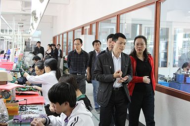 福建省委統(tǒng)戰(zhàn)部副部長(zhǎng)、省工商聯(lián)黨組書記王玲視察虹潤(rùn)公司